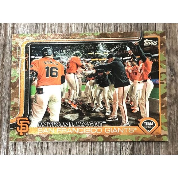 2025 Topps Series 2 San Francisco Giants Team Card - MEMORIAL DAY CAMO /25 - Picture 1 of 3